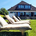 شقة Hochwertige In Ruhiger Lage Mit Eigener Terrasse Und Parkplatz, Nur 7 Gehminuten Zum Entfernt - Hoher Schlafkomfort Dank Boxspringbett شاربوتس