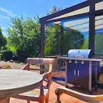شقة Hochwertige In Ruhiger Lage Mit Eigener Terrasse Und Parkplatz, Nur 7 Gehminuten Zum Entfernt - Hoher Schlafkomfort Dank Boxspringbett شاربوتس