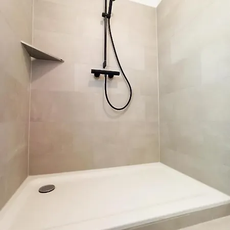 Hochwertige In Ruhiger Lage Mit Eigener Terrasse Und Parkplatz, Nur 7 Gehminuten Zum Entfernt - Hoher Schlafkomfort Dank Boxspringbett 아파트