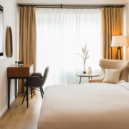 Hochwertige In Ruhiger Lage Mit Eigener Terrasse Und Parkplatz, Nur 7 Gehminuten Zum Entfernt - Hoher Schlafkomfort Dank Boxspringbett Appartement