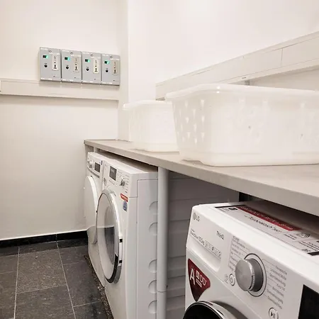 아파트 Hochwertige In Ruhiger Lage Mit Eigener Terrasse Und Parkplatz, Nur 7 Gehminuten Zum Entfernt - Hoher Schlafkomfort Dank Boxspringbett