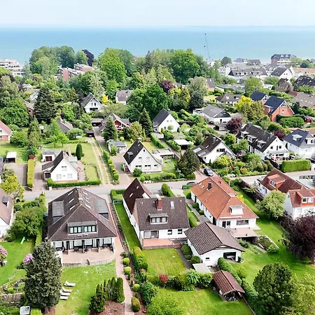 Hochwertige In Ruhiger Lage Mit Eigener Terrasse Und Parkplatz, Nur 7 Gehminuten Zum Entfernt - Hoher Schlafkomfort Dank Boxspringbett شقة شاربوتس