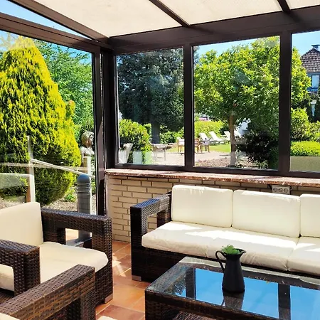 Lägenhet Hochwertige In Ruhiger Lage Mit Eigener Terrasse Und Parkplatz, Nur 7 Gehminuten Zum Entfernt - Hoher Schlafkomfort Dank Boxspringbett