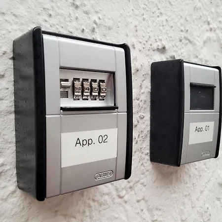 Hochwertige In Ruhiger Lage Mit Eigener Terrasse Und Parkplatz, Nur 7 Gehminuten Zum Entfernt - Hoher Schlafkomfort Dank Boxspringbett Lägenhet *