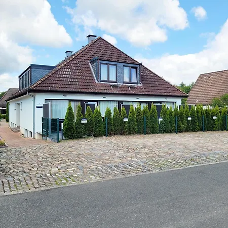 Hochwertige In Ruhiger Lage Mit Eigener Terrasse Und Parkplatz, Nur 7 Gehminuten Zum Entfernt - Hoher Schlafkomfort Dank Boxspringbett