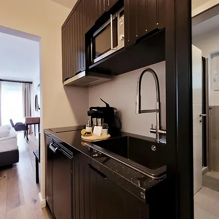 Hochwertige In Ruhiger Lage Mit Eigener Terrasse Und Parkplatz, Nur 7 Gehminuten Zum Entfernt - Hoher Schlafkomfort Dank Boxspringbett