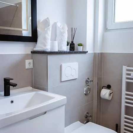 Hochwertige In Ruhiger Lage Mit Eigener Terrasse Und Parkplatz, Nur 7 Gehminuten Zum Entfernt - Hoher Schlafkomfort Dank Boxspringbett Lägenhet Scharbeutz