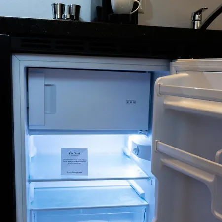 Hochwertige In Ruhiger Lage Mit Eigener Terrasse Und Parkplatz, Nur 7 Gehminuten Zum Entfernt - Hoher Schlafkomfort Dank Boxspringbett 아파트