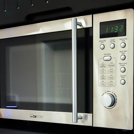 아파트 Hochwertige In Ruhiger Lage Mit Eigener Terrasse Und Parkplatz, Nur 7 Gehminuten Zum Entfernt - Hoher Schlafkomfort Dank Boxspringbett 샬베우츠