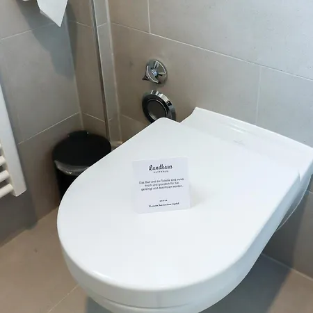 아파트 Hochwertige In Ruhiger Lage Mit Eigener Terrasse Und Parkplatz, Nur 7 Gehminuten Zum Entfernt - Hoher Schlafkomfort Dank Boxspringbett