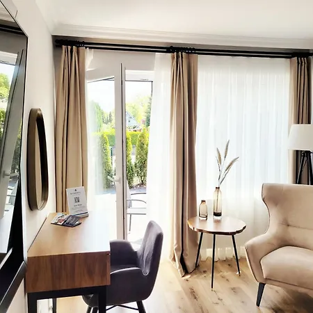 Hochwertige In Ruhiger Lage Mit Eigener Terrasse Und Parkplatz, Nur 7 Gehminuten Zum Entfernt - Hoher Schlafkomfort Dank Boxspringbett Lägenhet