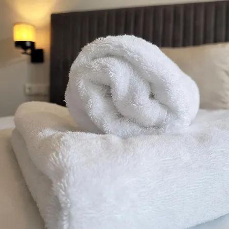 Hochwertige In Ruhiger Lage Mit Eigener Terrasse Und Parkplatz, Nur 7 Gehminuten Zum Entfernt - Hoher Schlafkomfort Dank Boxspringbett * 샬베우츠