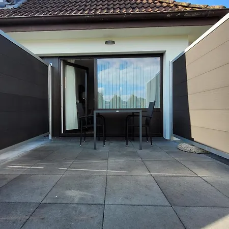 아파트 Hochwertige In Ruhiger Lage Mit Eigener Terrasse Und Parkplatz, Nur 7 Gehminuten Zum Entfernt - Hoher Schlafkomfort Dank Boxspringbett *